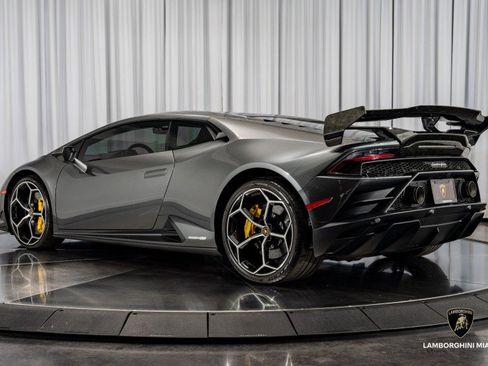 Used 2022 Lamborghini Huracan EVO image 14