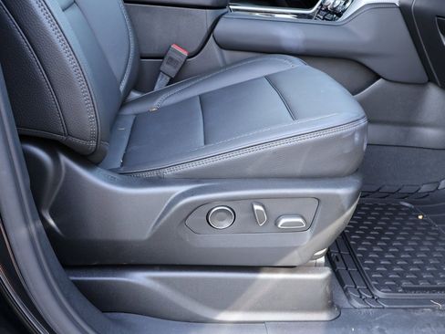 Used 2024 GMC Yukon Denali w/ Denali Reserve Package image 12