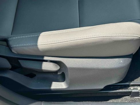 Used 2025 Toyota Camry SE w/ Convenience Package FWD image 23