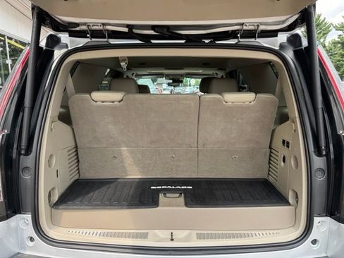 Used 2020 Cadillac Escalade Luxury w/ LPO, Radiant Package AWD/4WD image 24