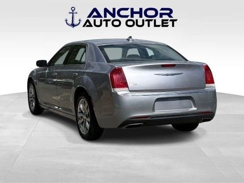 Used 2015 Chrysler 300 Limited w/ Driver Convenience Group image 6