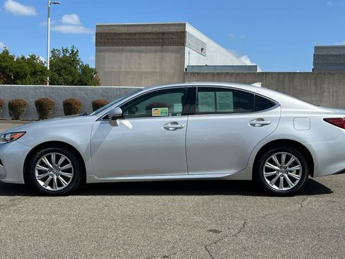 Used 2016 Lexus ES 350 w/ Premium Package w/Wood Trim FWD image 9