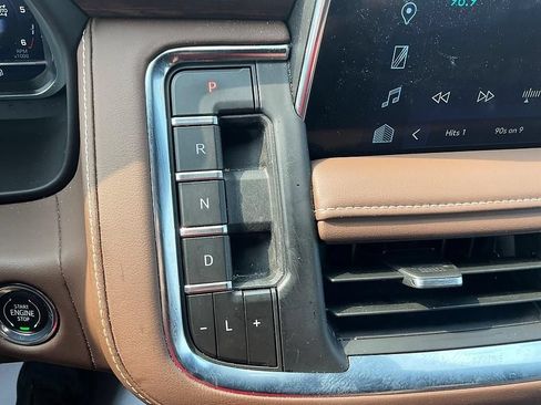 Used 2023 Chevrolet Tahoe High Country AWD/4WD image 23