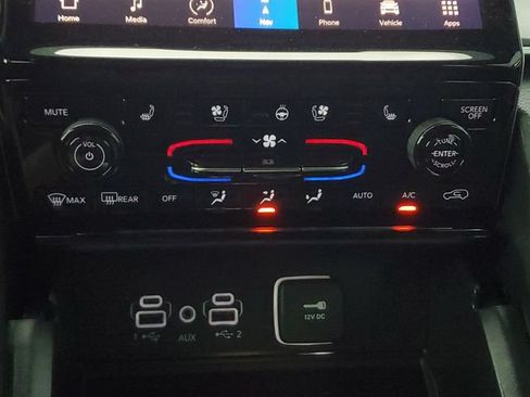 Certified 2025 Jeep Grand Cherokee Limited w/ Luxury Tech Group II RWD image 33