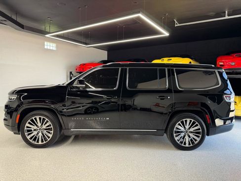Used 2022 Jeep Grand Wagoneer Series III AWD/4WD image 8