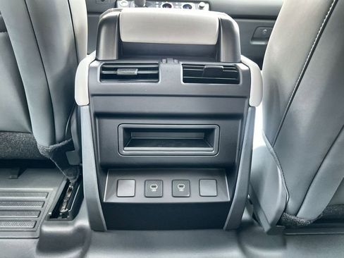 Used 2025 Land Rover Defender 110 S image 16