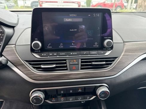 Used 2025 Nissan Altima 2.5 SV FWD image 21