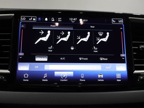 Used 2024 Chrysler Pacifica Touring-L FWD image 31