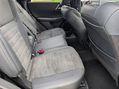 Used 2025 Mitsubishi Outlander SE FWD image 31