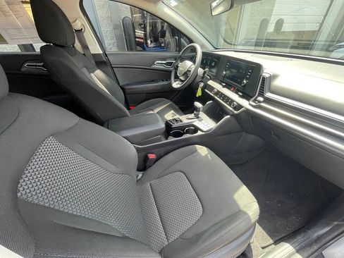 Certified 2025 Kia Sportage LX FWD image 27