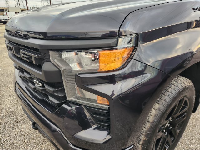 Used 2022 Chevrolet Silverado 1500 Custom w/ LPO, Dark Essentials Package AWD/4WD image 6