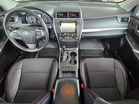 Used 2017 Toyota Camry SE w/ Moonroof Package FWD image 9