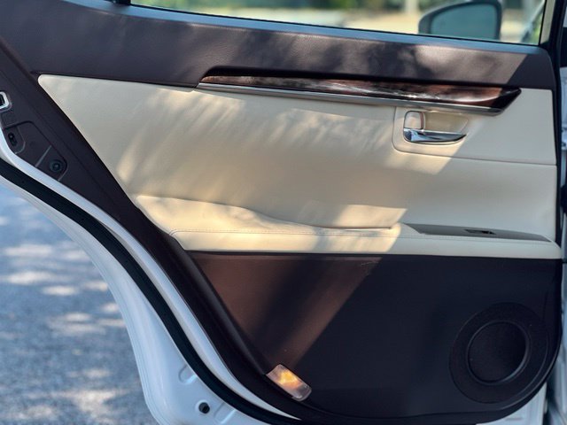 Used 2016 Lexus ES 350 w/ Luxury Package w/Wood Trim FWD image 12