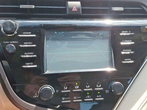 Used 2018 Toyota Camry LE image 15