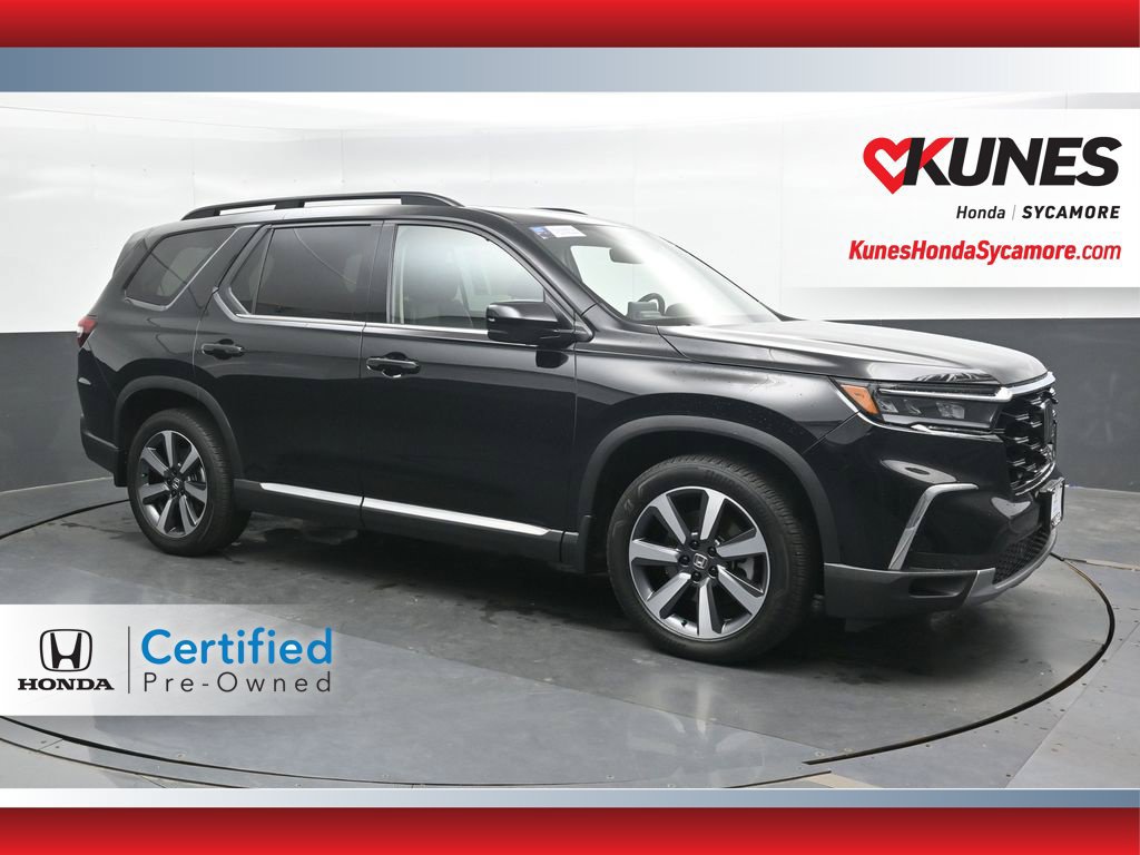 Used 2025 Honda Pilot Touring image 1