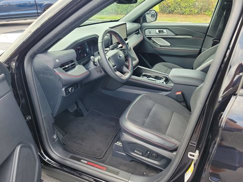 Used 2025 Ford Explorer ST RWD image 17