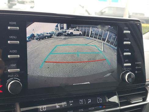 Used 2022 Toyota Sienna XSE image 11