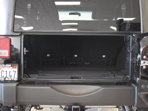 Used 2018 Jeep Wrangler Unlimited Sport S image 50