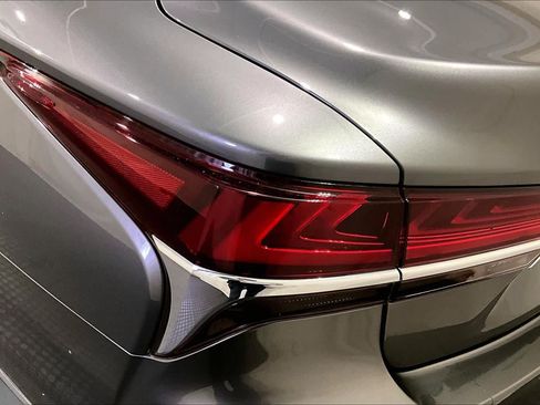 Used 2020 Lexus LS 500 AWD w/ Accessory Package (Z2) image 27