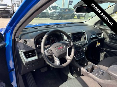 Used 2024 GMC Terrain SLE w/ Driver Convenience Package FWD image 16