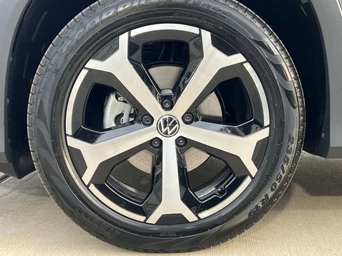 New 2026 Volkswagen Tiguan SE FWD image 6