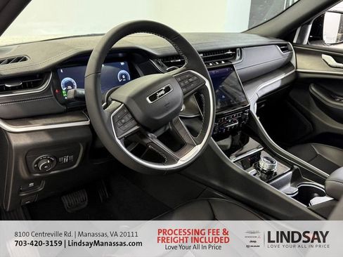 New 2025 Jeep Grand Cherokee Limited w/ Luxury Tech Group II AWD/4WD image 16