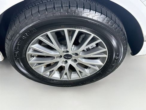 Used 2025 Genesis GV80 2.5T Standard AWD/4WD image 11