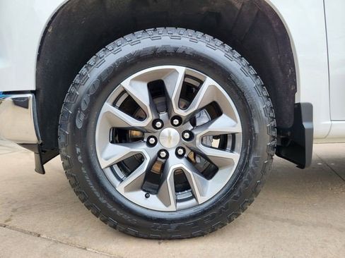 Used 2024 Chevrolet Silverado 1500 LT AWD/4WD image 18