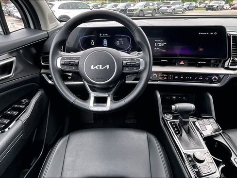 Used 2025 Kia Sportage EX w/ Premium Package FWD image 8