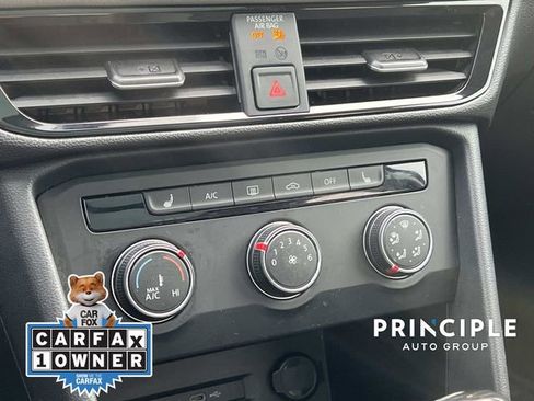 Used 2022 Volkswagen Taos SE w/ Panoramic Sunroof Package image 24