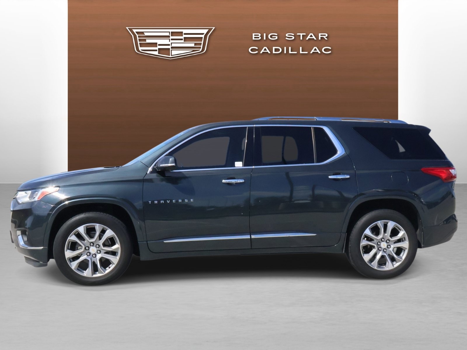 Used 2020 Chevrolet Traverse Premier FWD image 2