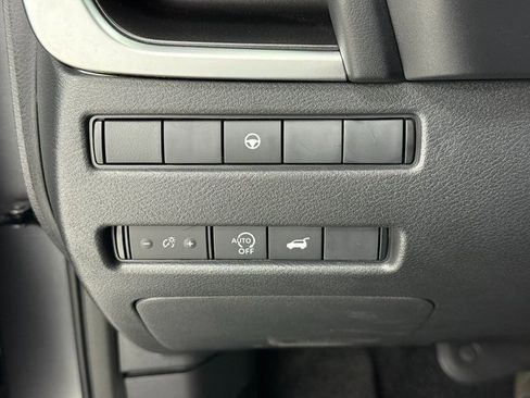 Used 2025 Nissan Rogue SV image 14