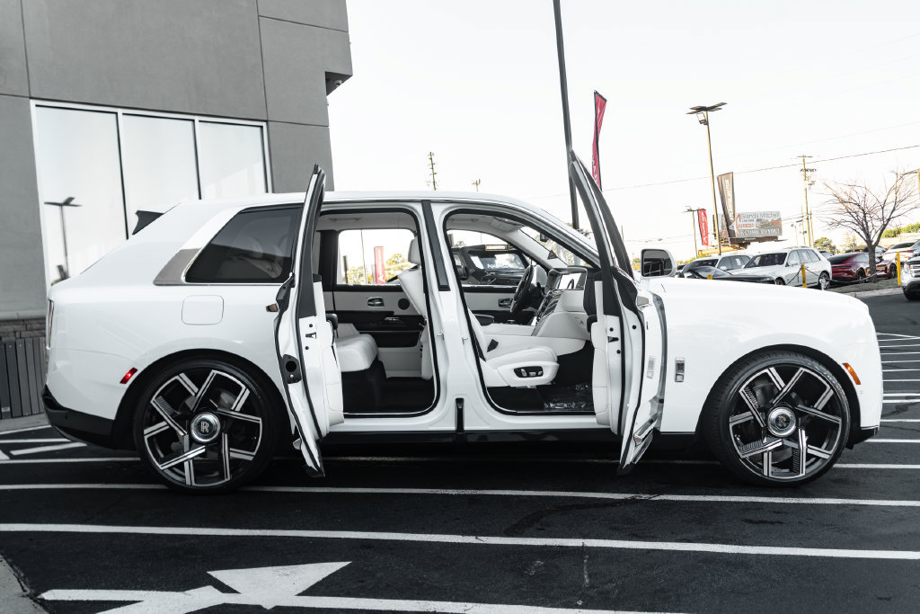 Used 2026 Rolls-Royce Cullinan AWD/4WD image 11