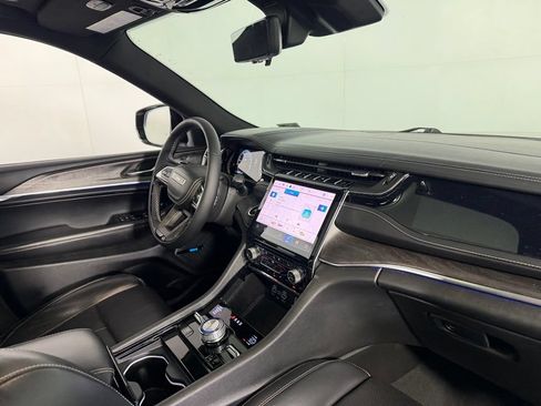 Used 2022 Jeep Grand Cherokee Overland w/ Adv Protech Group III AWD/4WD image 33