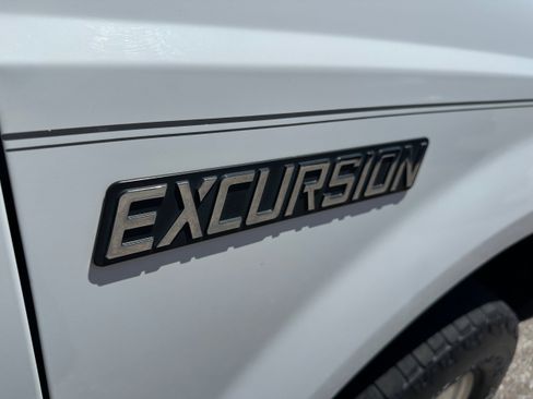 Used 2004 Ford Excursion XLT AWD/4WD image 31