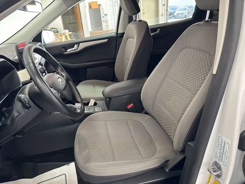 Used 2021 Ford Escape SE w/ SE Sport Appearance Package image 9