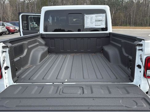 New 2025 Jeep Gladiator High Tide image 28