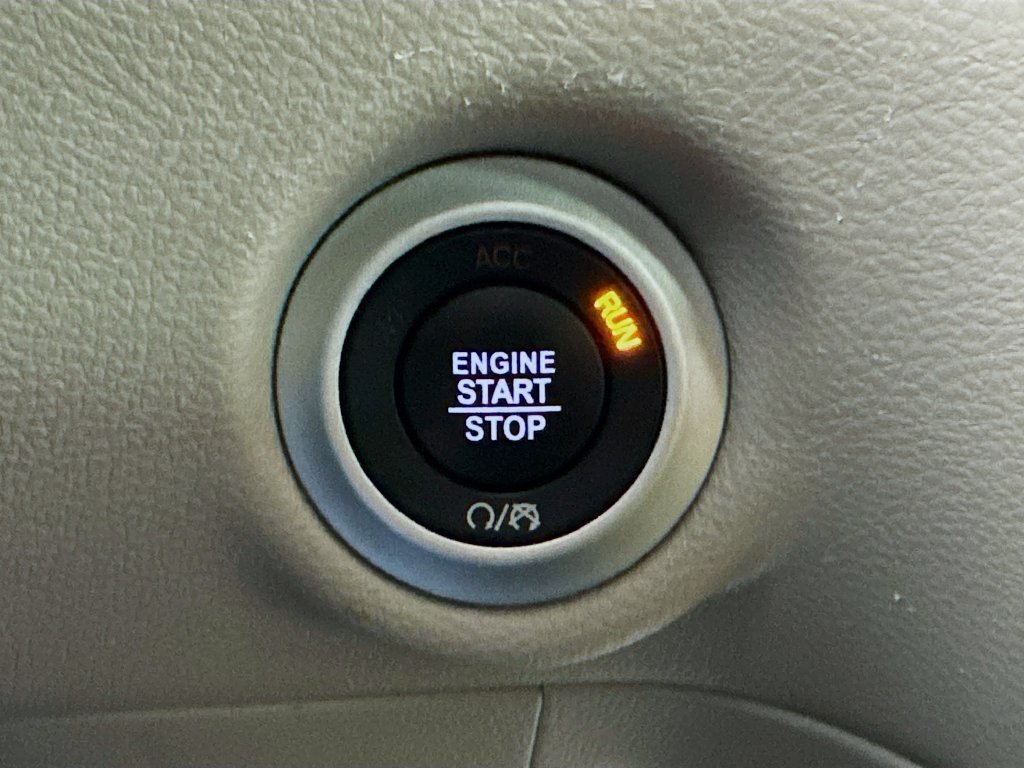 Used 2022 Chrysler Pacifica Touring-L FWD image 26
