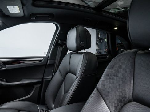 Used 2024 Porsche Macan image 27