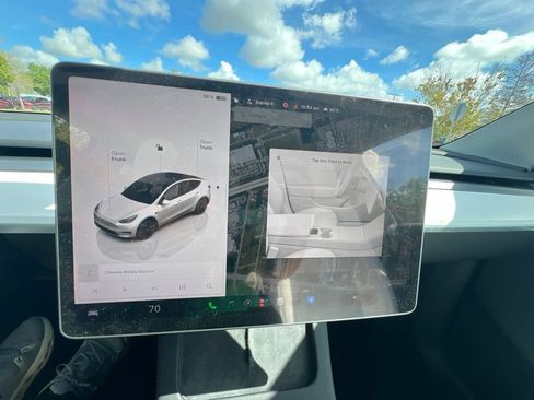 Used 2024 Tesla Model Y Long Range AWD/4WD image 30