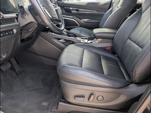 Certified 2023 Kia Telluride EX w/ EX Captain's Chair Package FWD image 9