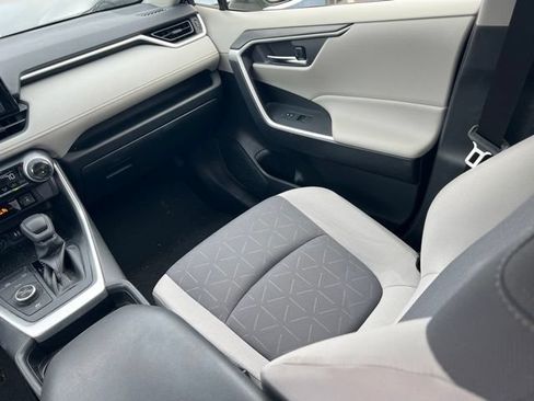 Used 2019 Toyota RAV4 XLE w/ Convenience Package AWD/4WD image 15