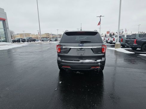 Used 2018 Ford Explorer XLT w/ Equipment Group 202A image 4
