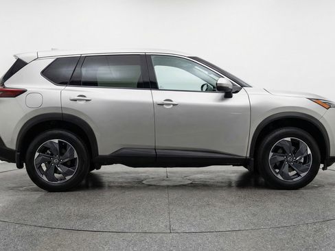 Used 2025 Nissan Rogue SV image 11