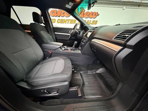 Used 2017 Ford Explorer XLT w/ XLT Technology Feature Bundle AWD/4WD image 20