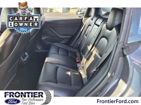 Used 2018 Tesla Model 3 Mid Range image 11