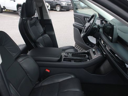 Used 2025 Lincoln Aviator Reserve w/ Equipment Group 201A AWD/4WD image 34