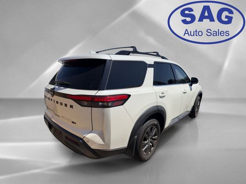 Used 2022 Nissan Pathfinder SV w/ SV Black Package FWD image 3