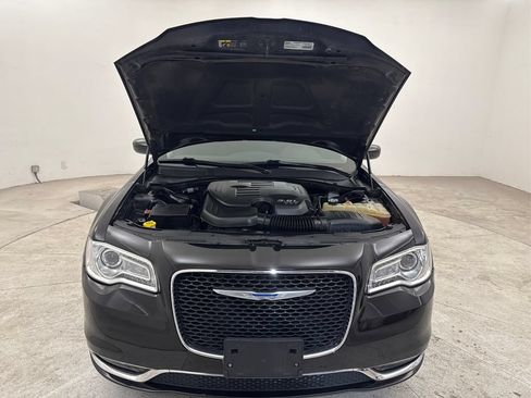 Used 2018 Chrysler 300 Touring w/ Driver Convenience Group RWD image 15