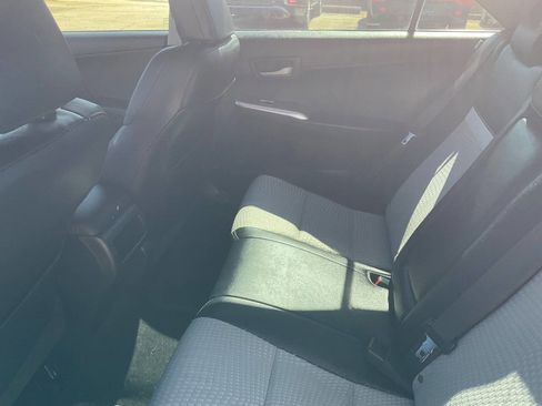 Used 2014 Toyota Camry SE w/ Moonroof Package FWD image 14